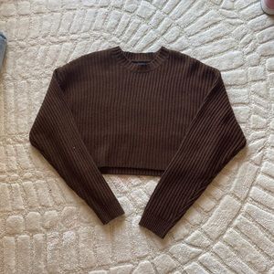 Brown knit sweater cropped